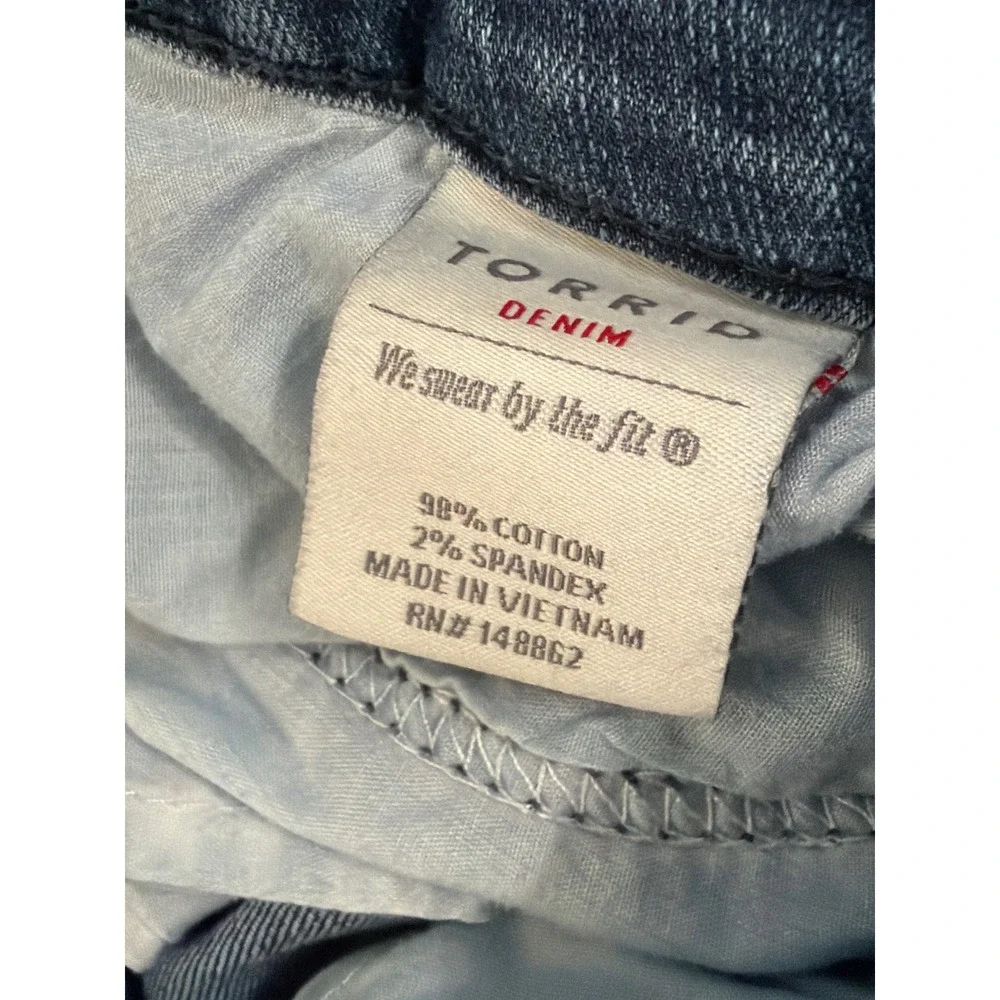 Torrid Denim Shorts Womens 16 Blue Medium Wash Stretch Whiskered 6